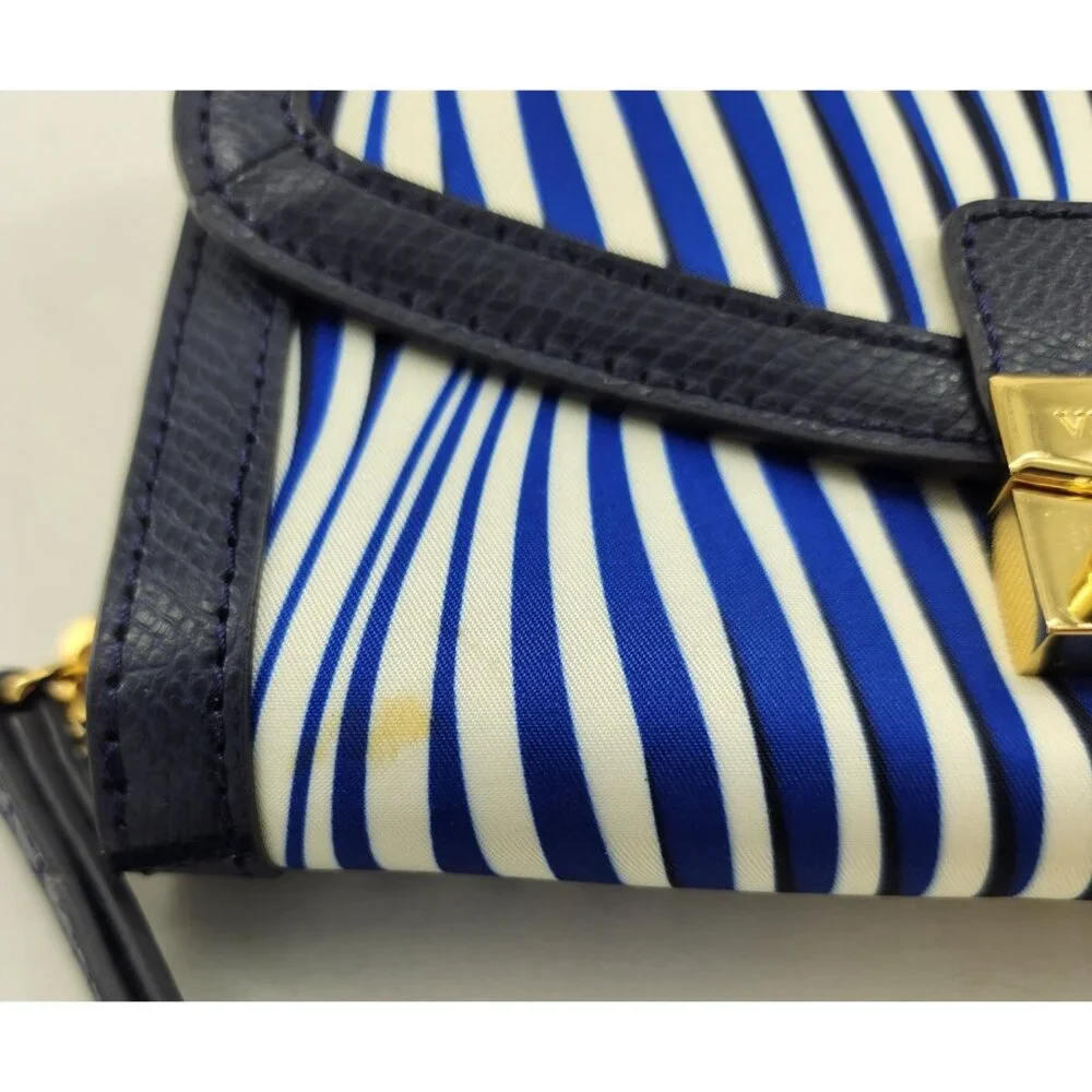 Vera Bradley Tess Wristlet Wallet Zip Around Clutch Organizer Blue Wavy‎ Stripes